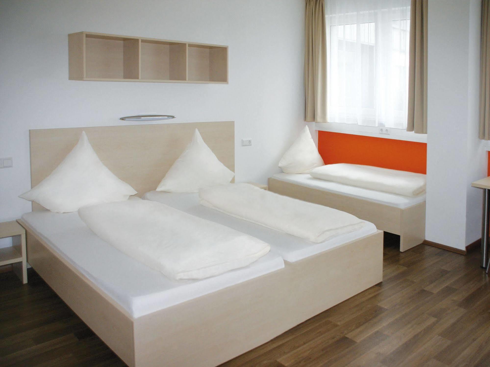Orange Hotel Und Apartments Neu-Ulm Kültér fotó
